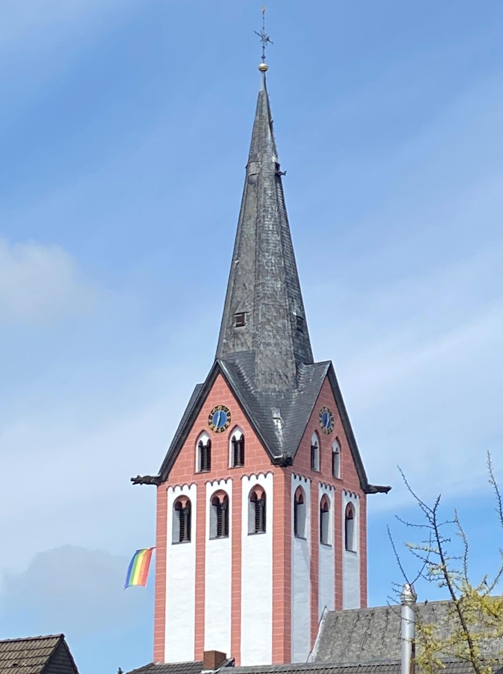 Regenbogenfahne an St. Marien (c) Pfarrgemeinde St. Mariae Geburt