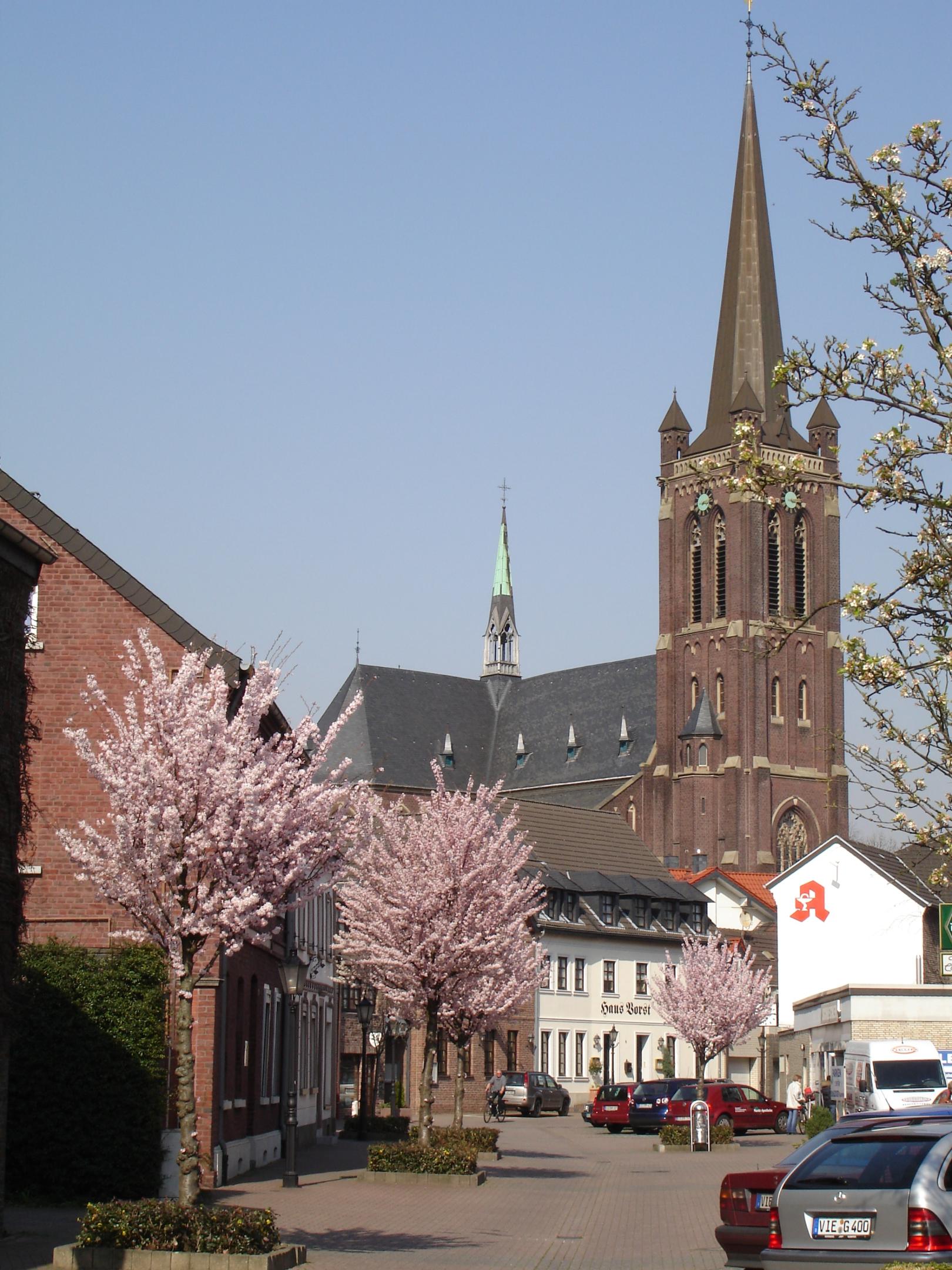 St. Godehard-Kirche von der Kuhstraße aus