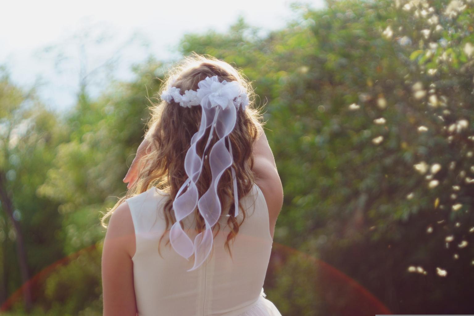 first-communion-3423588 Erstkommunion (c) vixrealitum auf Pixabay